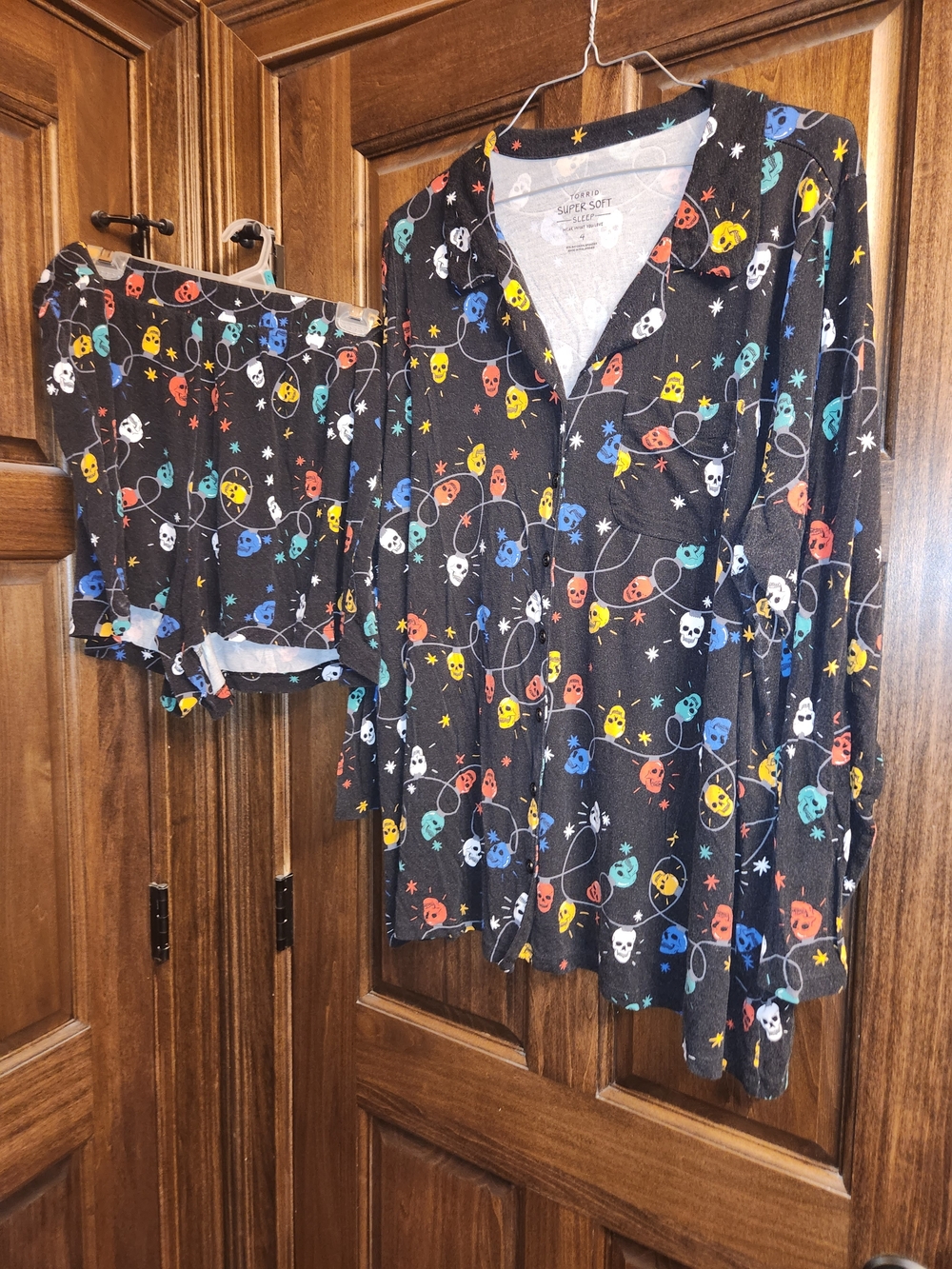 torrid Black Multicolor Skull Christmas Light Pajama Set In 4X Top and 3X Bottom